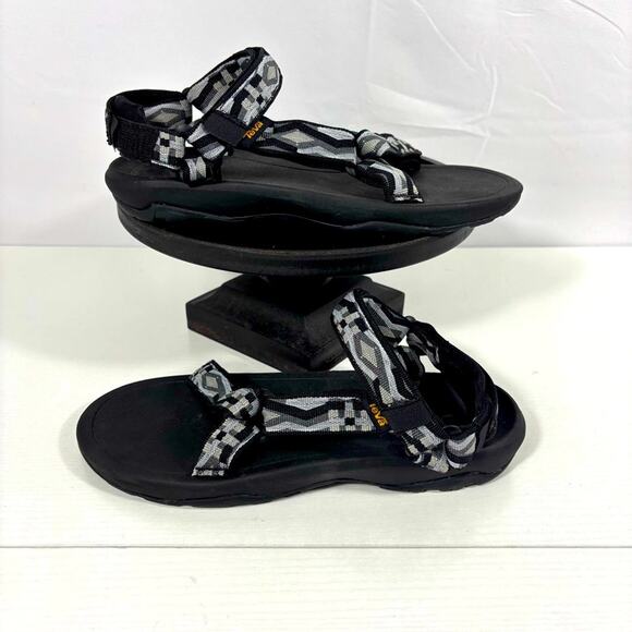Teva Men\'s Sandals with Black and Grey Straps Size 7